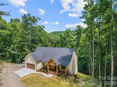 210 Hickory Tree Ln