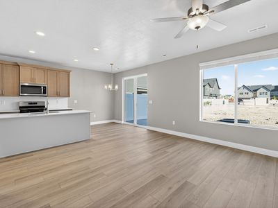 2719 W 2735 N