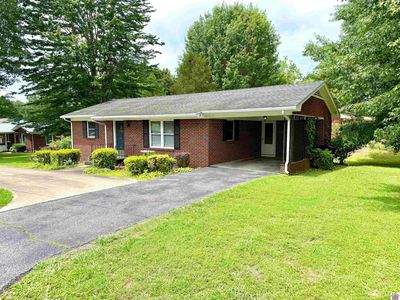 798 Meadow Ln