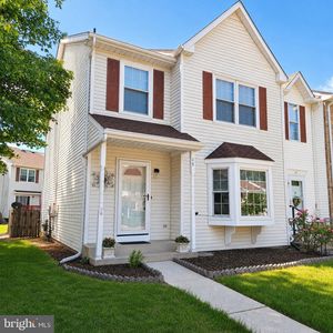 17 Dunmoor Ct N