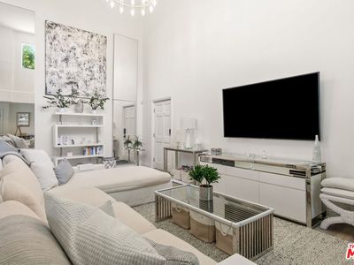 1010 N Curson Ave APT 101