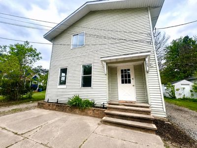 105 N George St