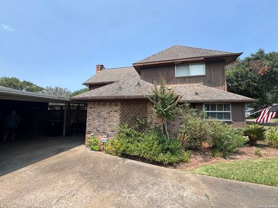 2016 MEADOW LN