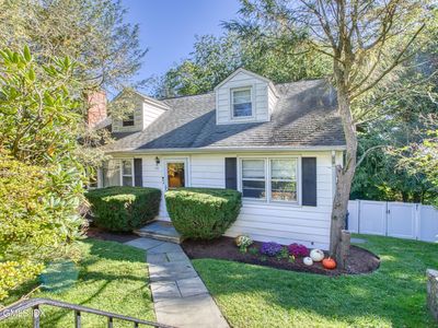 Property at 113 Pilgrim Dr, Greenwich, CT