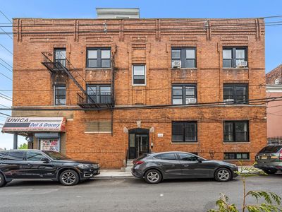 25 S High St #2