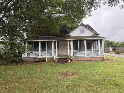 64 E Main St