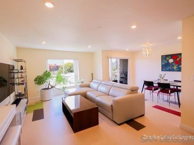 5764 San Vicente Blvd