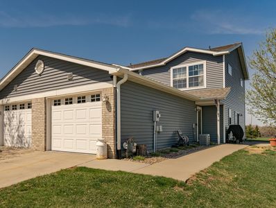 619 Pointe Ct SW