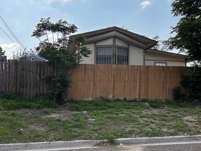 2818 N Mendiola Ave