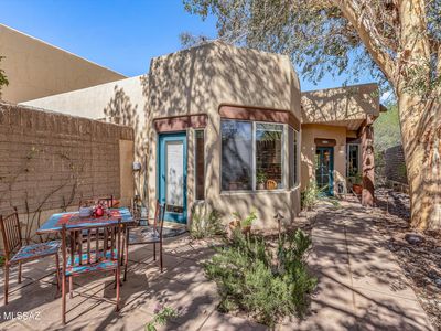 2940 N Santa Rosa Pl