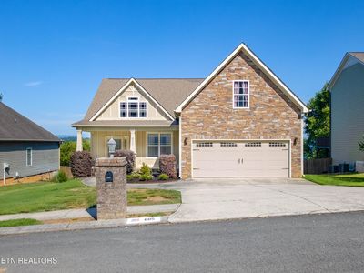 805 Windrush Loop