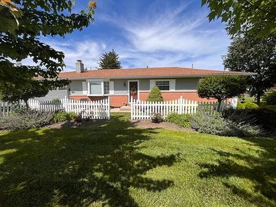 880 Hill Rd N