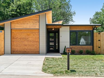 6 Sandhurst Dr