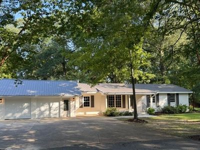 Property at 1702 Elmwood Dr, Demopolis, AL