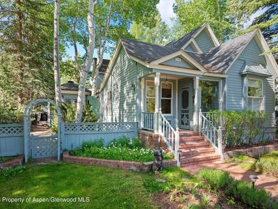 715 W Smuggler St