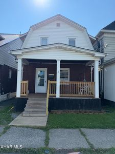 2821 Walnut Ave
