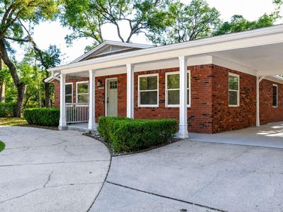 298 Lafitte Cres