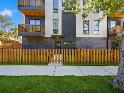 4605 Belmont Ave #102