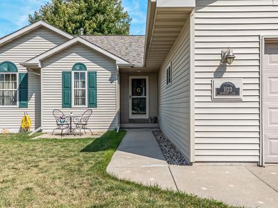 1123 Barbary Ln