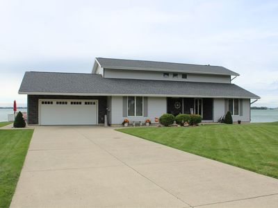 220 Mariners Point Dr
