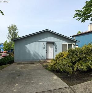 1006 NE Tamera Ln