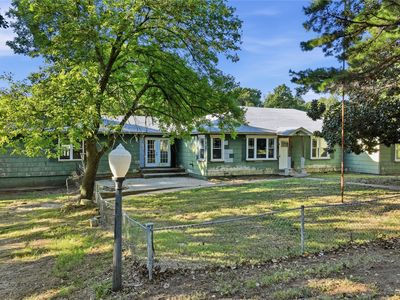 1120 E Leroy Rd