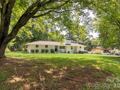 1405 Lakeview Dr