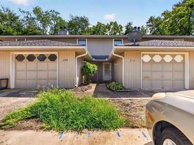 210 NW Nottingham Ln