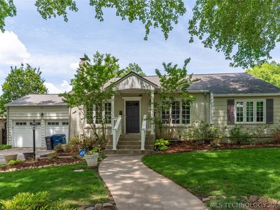 1945 E 35th Pl