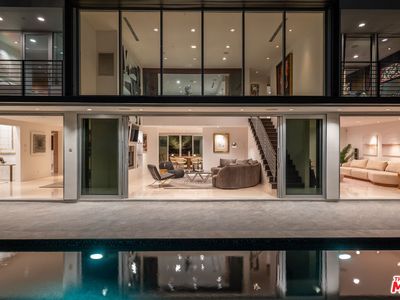 1545 Sunset Plaza Dr