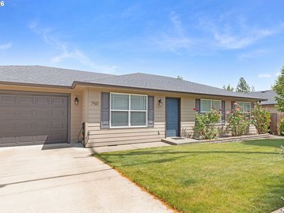 750 SE Tokay St