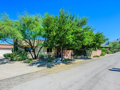 2575 E Avenida De Posada