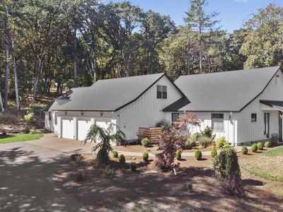 3287 SW Redmond Hill Rd