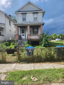 3202 Hayward Ave