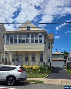 884-886 E 28th St