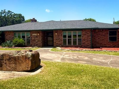 1311 Hillcrest Dr