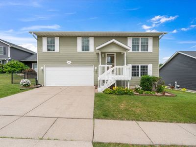 11 W Village Cir