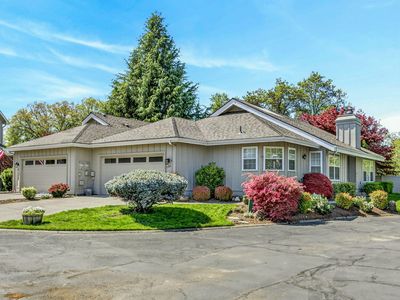 124 SE Gold River Ln