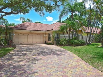 3890 Lyndhurst Ct