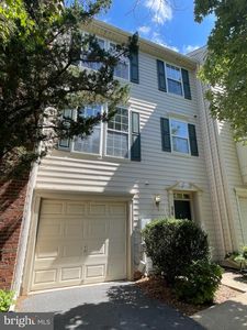 9424 Singleton Pl