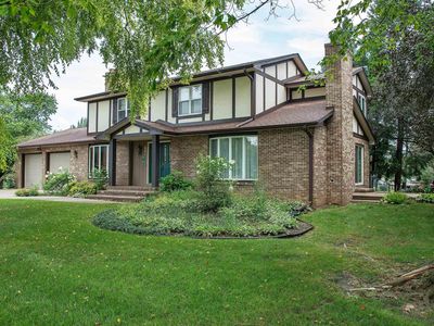 601 Brown Ln