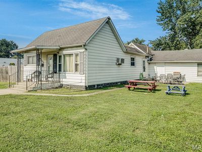 Property at 723 S Hackman St, Staunton, IL