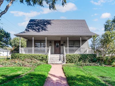 1447 N Woodlawn Ave