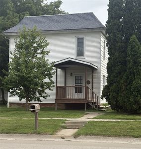 114 W Oak St