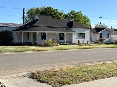 200 E Kansas St