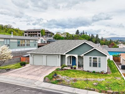 1901 Golden Way