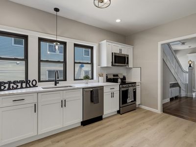 61 W Glen St