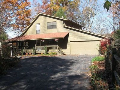 425 Sunset Ln