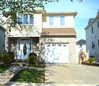 745 Maguire Ave