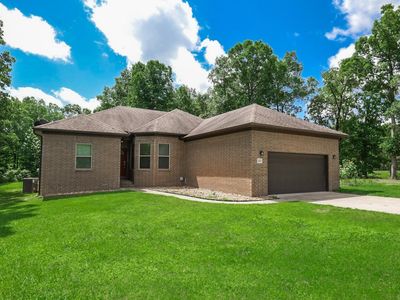 1090 Whispering Oak Dr